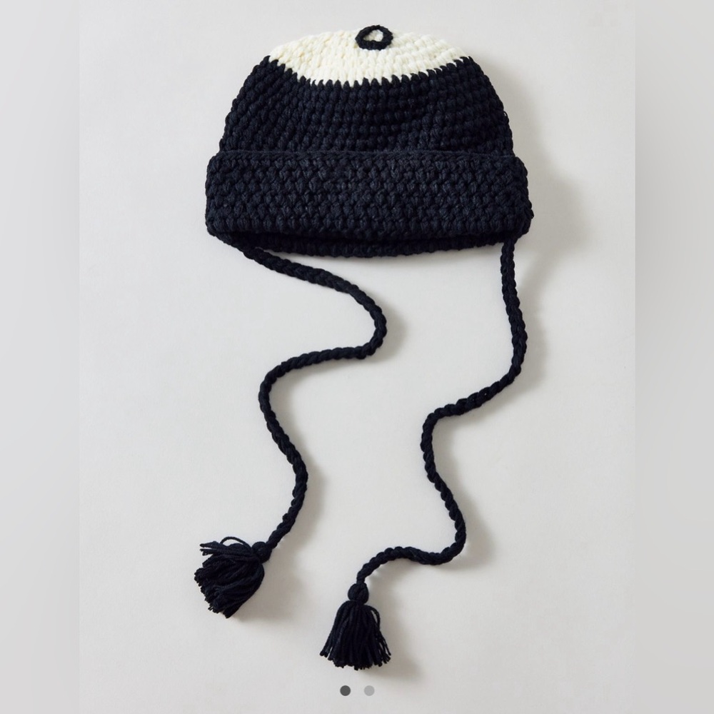 Urban Outfitters 8 ball tassel beanie - Picture 2 of 5